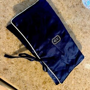 Gorgeous Harry Winston mulberry silk travel pouch navy embroidered logo